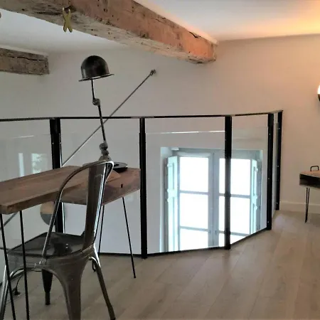 Clos Des Arts Suspendus Apartment